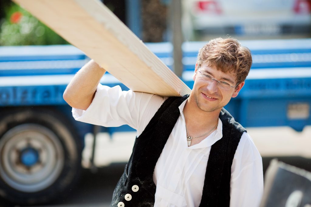 Zimmerer setzen auf ECO-TIMBERS Kompetenz im Abbund und Holzbau